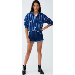 Krótka kurtka jeansowa w paski. Szare kurtki damskie marki Pull&Bear, w paski, z jeansu. Za 139,00 zł.