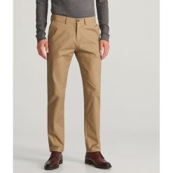 Spodnie chino slim fit - Beżowy. Brązowe spodnie męskie Reserved, m, bez wzorów. Za 89,99 zł.