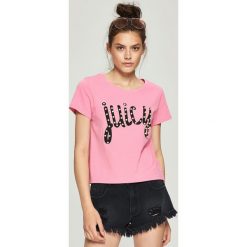 T-shirty damskie: T-shirt z perłową aplikacją – Różowy