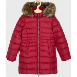 Tommy Hilfiger - Kurtka dziecięca 128-176 cm. Czerwone kurtki dziewczęce TOMMY HILFIGER, bez wzorów, z elastanu, długie, z kapturem. W wyprzedaży za 639,90 zł.