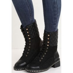 Czarne Botki It Beats Me. Czarne buty zimowe damskie Born2be, z materiału, na niskim obcasie. Za 89,99 zł.