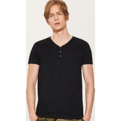 Gładki t-shirt z guzikami - Czarny. Czarne t-shirty męskie marki House, l. Za 35,99 zł.