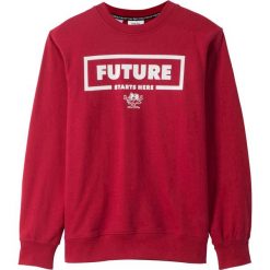 Bluza z nadrukiem bonprix ciemnoczerwony z nadrukiem. Czerwone bluzy chłopięce bonprix, z nadrukiem, bez rękawów, bez kaptura. Za 37,99 zł.