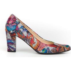Czółenka w szpic - skóra naturalna - model 972/1 - kolor motyl. Czarne czółenka damskie Zapato, do pracy, bez wzorów, ze skóry, bez obcasa, na obcasie. Za 319,00 zł.