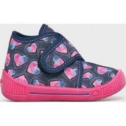 Superfit - Tenisówki. Niebieskie trampki dziewczęce Superfit, bez wzorów, z gumy, bez zapięcia. W wyprzedaży za 99,90 zł.