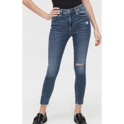 Jeansy mid waist - Niebieski. Niebieskie jeansy damskie Cropp. Za 99,99 zł.
