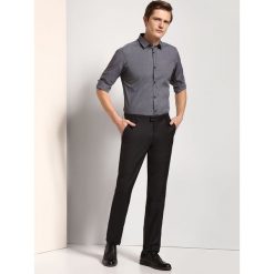 Koszula długi rękaw męska regular fit. Czarne koszule męskie Top Secret, na lato, m, bez wzorów, z bawełny, eleganckie, bez kołnierzyka, z długim rękawem. W wyprzedaży za 39,99 zł.