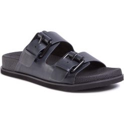 Klapki CALVIN KLEIN - Melvin B4F2209 Dark Navy. Niebieskie klapki męskie Calvin Klein, ze skóry ekologicznej, bez zapięcia. Za 379,00 zł.