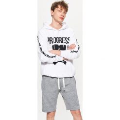 Dresowe szorty - Jasny szary. Szare spodenki i szorty męskie Cropp, s, bez wzorów, z dresówki. Za 59,99 zł.