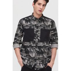 Koszula all over - Jasny szary. Szare koszule męskie Cropp, s, bez wzorów, bez kołnierzyka, bez rękawów. Za 99,99 zł.