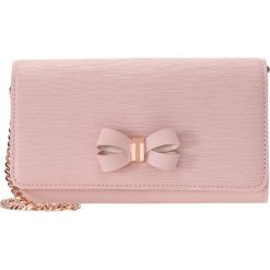Kopertówki damskie: Ted Baker MELISIA BOW MATINEE WITH CHAIN Kopertówka light pink