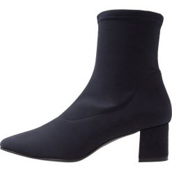 Brenda Zaro REBECCA Botki marine. Niebieskie botki damskie skórzane Brenda Zaro, klasyczne. Za 419,00 zł.