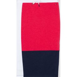 Tommy Hilfiger - Spódnica dziecięca 140-176 cm. Różowe spódniczki dziewczęce TOMMY HILFIGER, bez wzorów, z bawełny, z podwyższonym stanem, dopasowane. W wyprzedaży za 249,90 zł.