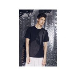 T-shirty męskie: T-shirt z aplikacjami z ekologicznego zamszu i skóry |CZARNY|