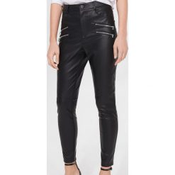 Spodnie skinny z imitacji skóry - Czarny. Czarne spodnie damskie Mohito, ze skóry. Za 139,99 zł.