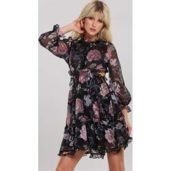 Czarna Sukienka Yeah Right. Czarne sukienki damskie Renee, s, z aplikacjami, eleganckie, z falbankami, bez rękawów, mini. Za 239,99 zł.