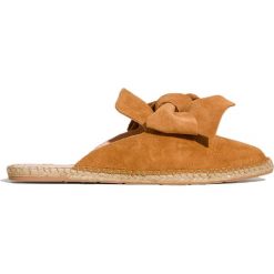 Espadryle MANEBI MULE HAMPTONS. Brązowe espadryle damskie Manebi, bez wzorów, z gumy, bez obcasa. Za 550,00 zł.