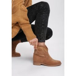 Beżowe Botki Dings. Brązowe koturny damskie Renee, eleganckie, bez obcasa, na koturnie, na zamek. Za 139,99 zł.