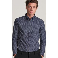 Wzorzysta koszula slim fit - Granatowy. Niebieskie koszule męskie Reserved, s. Za 89,99 zł.
