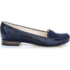 Głębokie balerinki lordsy- skóra naturalna - model 025 - kolor granatowy łapki. Niebieskie baleriny damskie Zapato, bez wzorów, z jeansu, eleganckie, na niskim obcasie, na obcasie. W wyprzedaży za 173,40 zł.