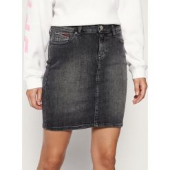 Spódnica jeansowa Tommy Jeans Classic DW0DW07735. Czarne spódniczki damskie Tommy Jeans, bez wzorów, z jeansu. W wyprzedaży za 289,00 zł.