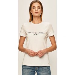 Tommy Hilfiger - T-shirt. Białe bluzki damskie TOMMY HILFIGER, s, z aplikacjami, z bawełny, z okrągłym kołnierzem. Za 179,90 zł.