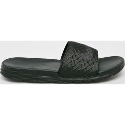 Nike Sportswear - Klapki Benassi Solarsoft. Czarne kapcie męskie Nike Sportswear, z gumy, bez zapięcia. W wyprzedaży za 99,90 zł.