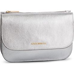 Torebka COCCINELLE - DV1 Envelopes E5 DV1 19 B7 07 Silver Y69. Szare torebki klasyczne damskie Coccinelle, bez wzorów, ze skóry, klasyczne, bez dodatków. Za 649,90 zł.