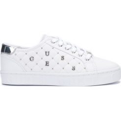Guess Tenisówki Biały. Białe trampki i tenisówki damskie Guess, z aplikacjami, z materiału, bez zapięcia. Za 435,95 zł.