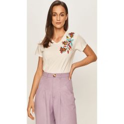 Answear - T-shirt. Białe bluzki damskie ANSWEAR, s, z aplikacjami, z bawełny, casualowe, bez kołnierzyka. Za 49,90 zł.
