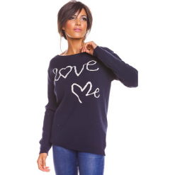 Sweter "Love" w kolorze granatowym. Niebieskie swetry klasyczne damskie marki So Cachemire, s, z kaszmiru, z okrągłym kołnierzem. W wyprzedaży za 173,95 zł.