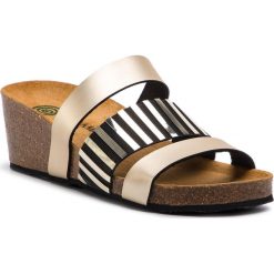 Klapki DR. BRINKMANN - 701355 Gold 82. Żółte klapki damskie marki Dr. Brinkmann, bez wzorów, ze skóry ekologicznej, bez obcasa, na obcasie. Za 209,00 zł.
