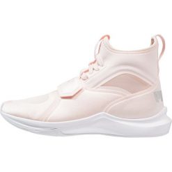 Puma PHENOM Obuwie treningowe pearl/silver/high risk red. Czerwone buty dziewczęce sportowe Puma, z materiału. Za 339,00 zł.