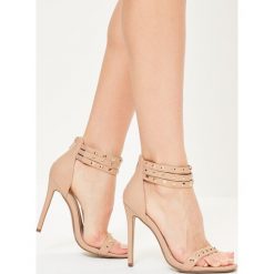 Missguided - Szpilki. Różowe sandały damskie marki Missguided, z materiału, na obcasie. W wyprzedaży za 79,90 zł.