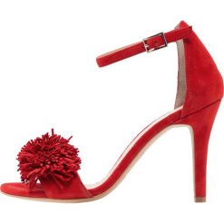 Sandały damskie: Mint Velvet SARA Sandały na obcasie red