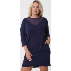 Granatowa Sukienka Janice. Niebieskie sukienki damskie Born2be, bez wzorów, z dzianiny, z okrągłym kołnierzem, z długim rękawem, długie, mini. Za 69,99 zł.