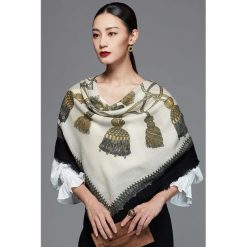 Chusty damskie: Chusta w kolorze beżowym - (D)110 x (S)110 cm