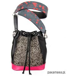 Torebka Mini Bucket Bag - nakrapiany włochacz. Szare torebki klasyczne damskie marki Pakamera, bez wzorów, na ramię, bez dodatków. Za 699,00 zł.