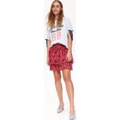 T-SHIRT DAMSKI. Szare t-shirty damskie Top Secret, z nadrukiem, bez kołnierzyka. W wyprzedaży za 24,99 zł.