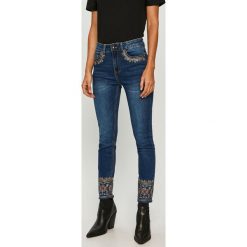 Desigual - Jeansy Alba. Czarne jeansy damskie Desigual, z podwyższonym stanem. Za 419,90 zł.