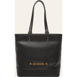 Love Moschino - Torebka. Czarne listonoszki damskie Love Moschino, bez wzorów, ze skóry ekologicznej, na ramię, duże, bez dodatków. W wyprzedaży za 679,90 zł.