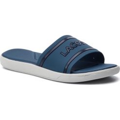 Klapki LACOSTE - L.30 Slide 219 1 Cfa 7-37CFA0021BN1 Blu/Nvy. Niebieskie klapki damskie Lacoste, bez wzorów, z tworzywa sztucznego, bez obcasa. W wyprzedaży za 159,00 zł.