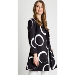 Oryginalny płaszcz we wzory BIALCON. Czarne kurtki damskie BIALCON, na wiosnę, bez wzorów, eleganckie. W wyprzedaży za 254,00 zł.