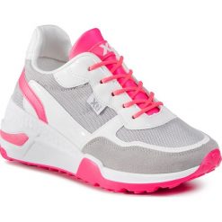 Sneakersy XTI - 49749 Fucsia. Szare półbuty damskie Xti, bez wzorów, ze skóry ekologicznej, bez obcasa, na koturnie, bez zapięcia. Za 219,00 zł.