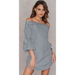 Sukienki hiszpanki: Boohoo Sukienka z odkrytymi ramionami w kratkę – Multicolor