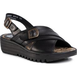 Sandały FLY LONDON - Ekonfly P501142000 Black. Czarne klapki damskie Fly London, bez wzorów, ze skóry, bez obcasa, na obcasie. W wyprzedaży za 339,00 zł.