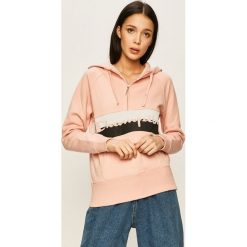 Champion - Bluza. Białe bluzy damskie Champion, s, z aplikacjami, z bawełny, z krótkim rękawem, krótkie, z kapturem. W wyprzedaży za 219,90 zł.