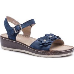 Sandały CLARA BARSON - WS5188-01 Navy. Niebieskie klapki damskie Clara Barson, z aplikacjami, ze skóry ekologicznej, bez obcasa, na obcasie. Za 69,99 zł.