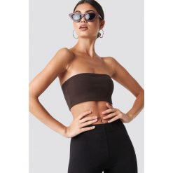 Nicki x NA-KD Top mini bandeau - Brown. Brązowe topy damskie marki Nicki x NA-KD, bez wzorów, bez kołnierzyka. Za 52,95 zł.