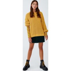 Luźny szenilowy sweter. Swetry damskie Pull&Bear, bez wzorów, bez rękawów, bez kaptura. Za 109,00 zł.